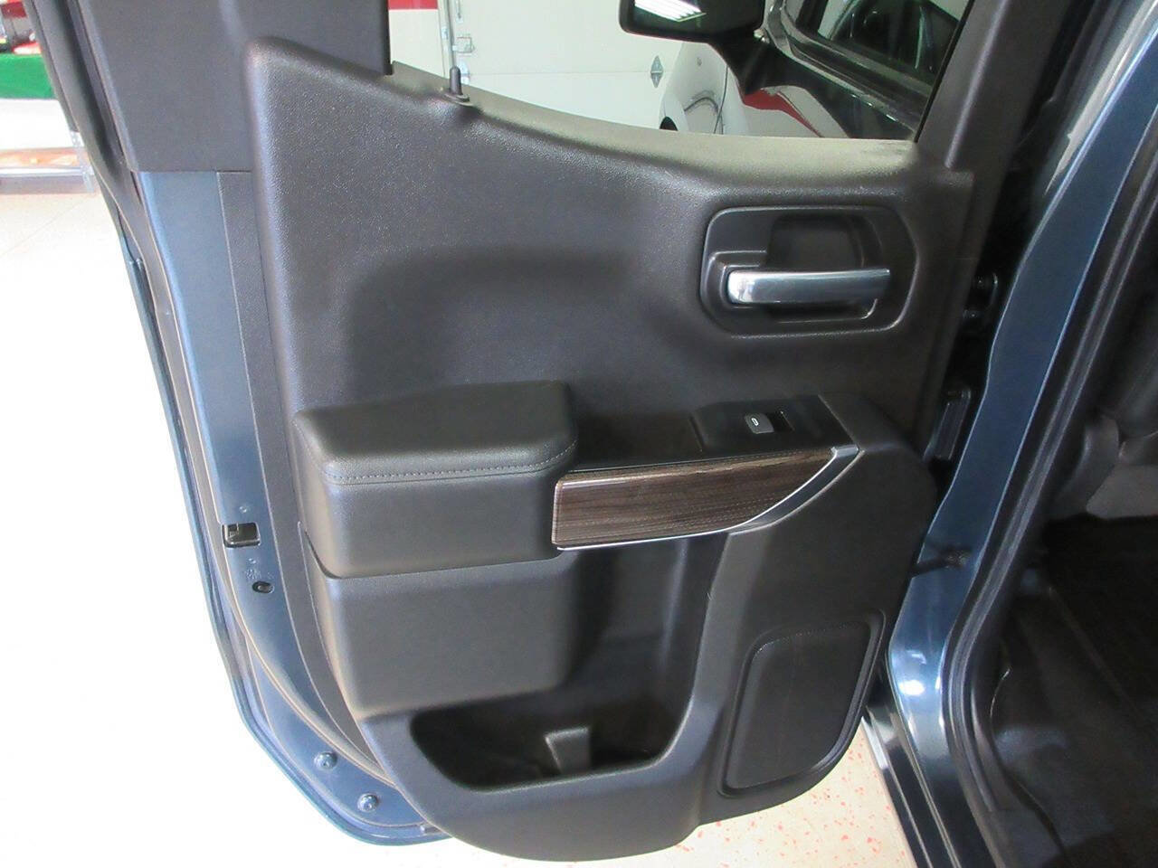 Used 2019 Chevrolet Silverado 1500 RST image 30