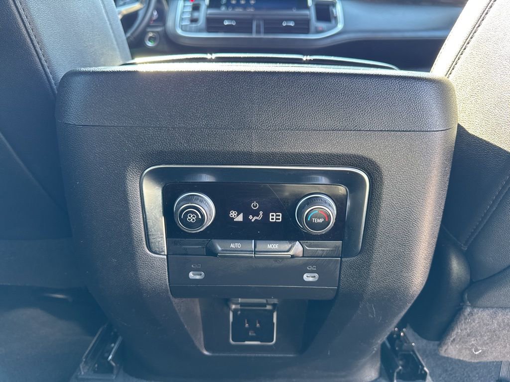 Used 2024 Chevrolet Suburban LT image 25