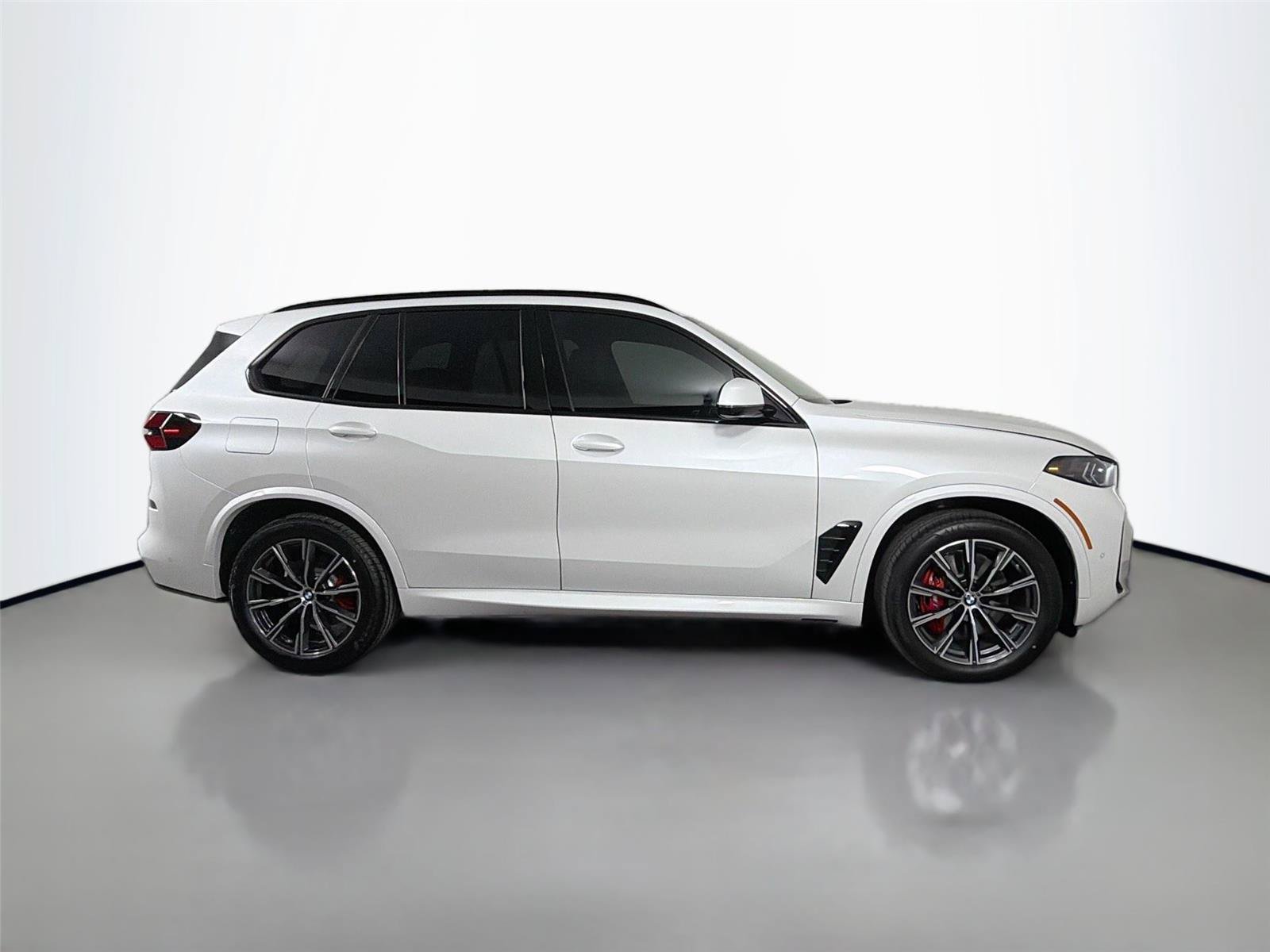 New 2026 BMW X5 xDrive40i w/ M Sport Package AWD/4WD image 4