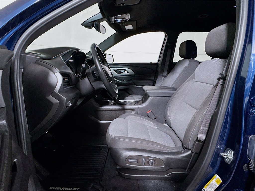 Used 2023 Chevrolet Traverse LT image 18