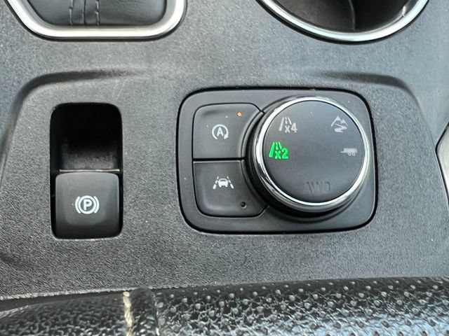 Used 2023 Chevrolet Traverse Premier w/ Redline Edition AWD/4WD image 35