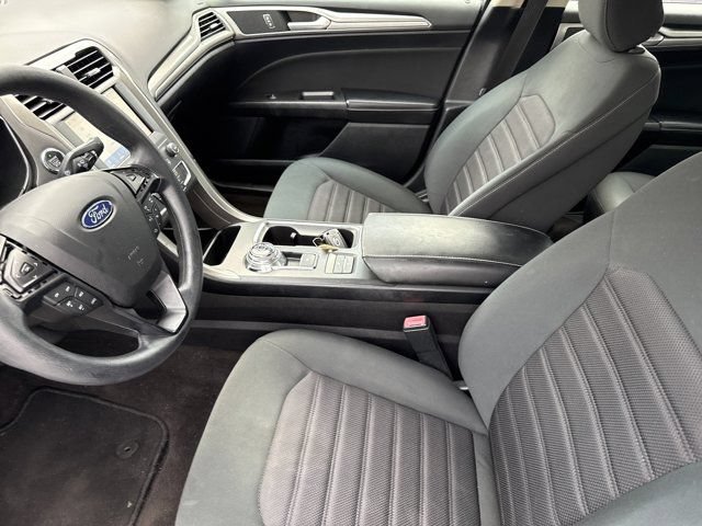 Used 2020 Ford Fusion SE FWD image 12