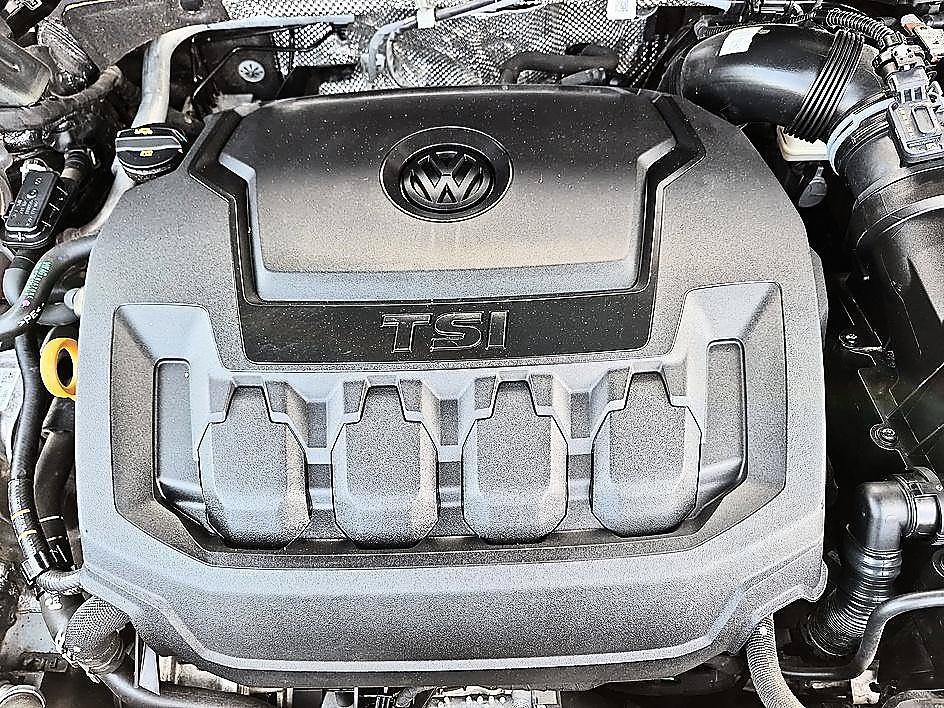 Used 2023 Volkswagen Tiguan SE R-Line FWD image 37