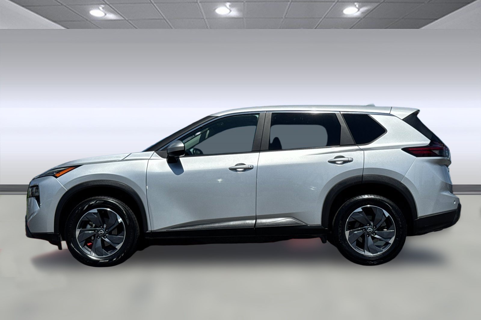 Used 2024 Nissan Rogue SV FWD image 2