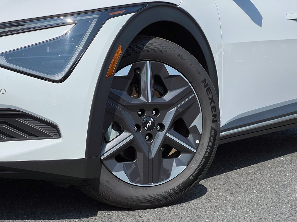 Certified 2025 Kia EV6 Light RWD image 2