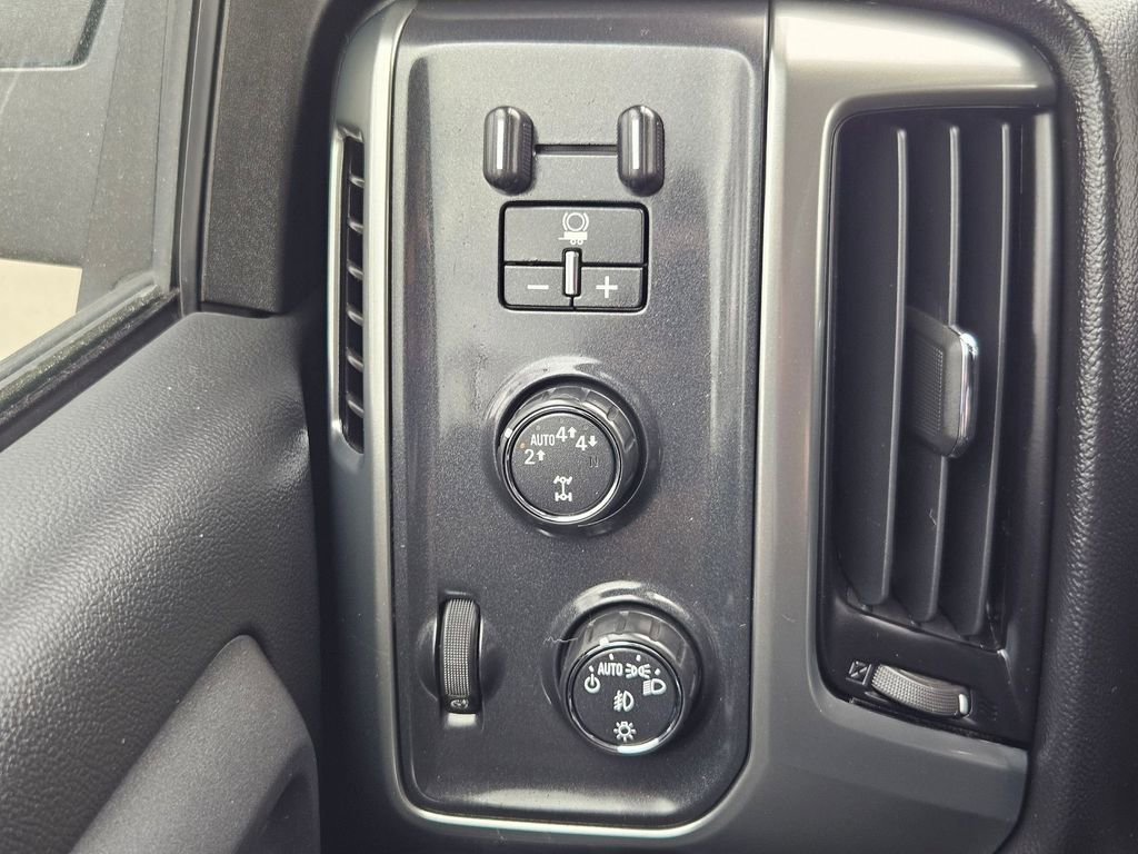 Used 2017 Chevrolet Silverado 1500 LT w/ All Star Edition AWD/4WD image 18