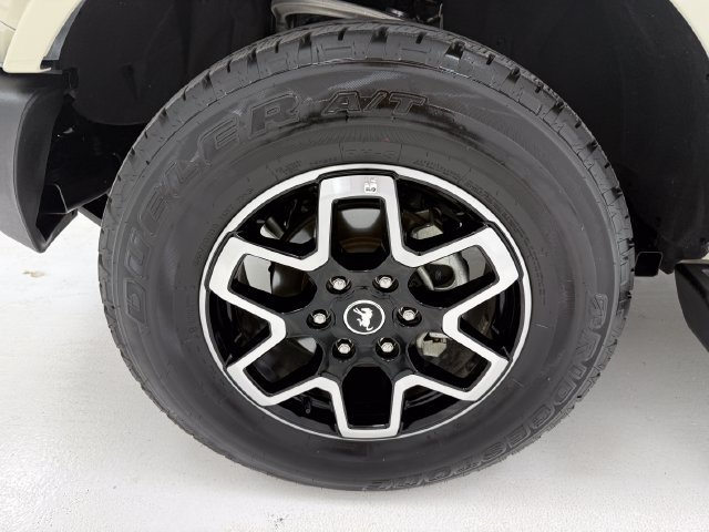 Used 2025 Ford Bronco Outer Banks AWD/4WD image 7