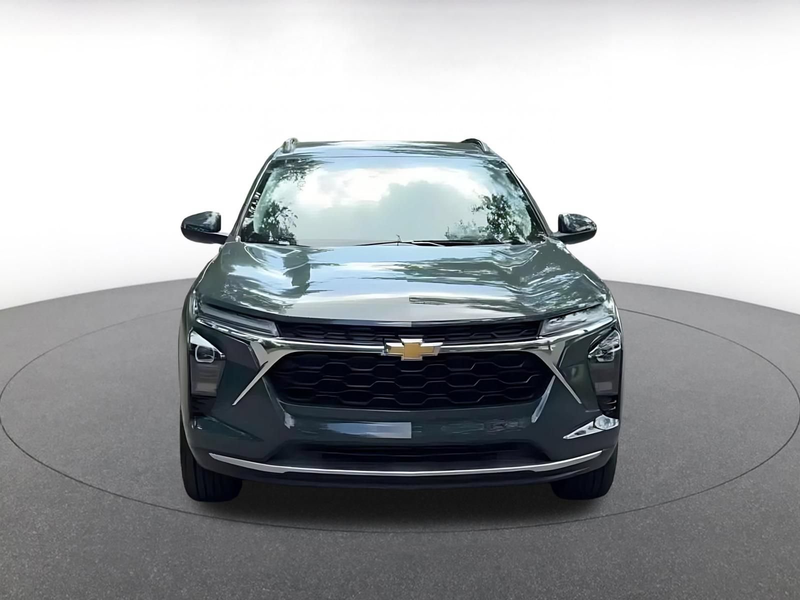 Used 2025 Chevrolet Trax LT FWD image 4