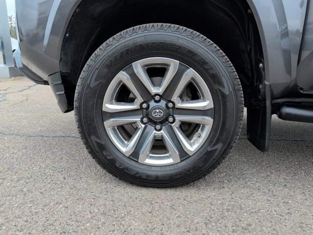 Used 2016 Toyota Tacoma Limited w/ Towing Package image 35