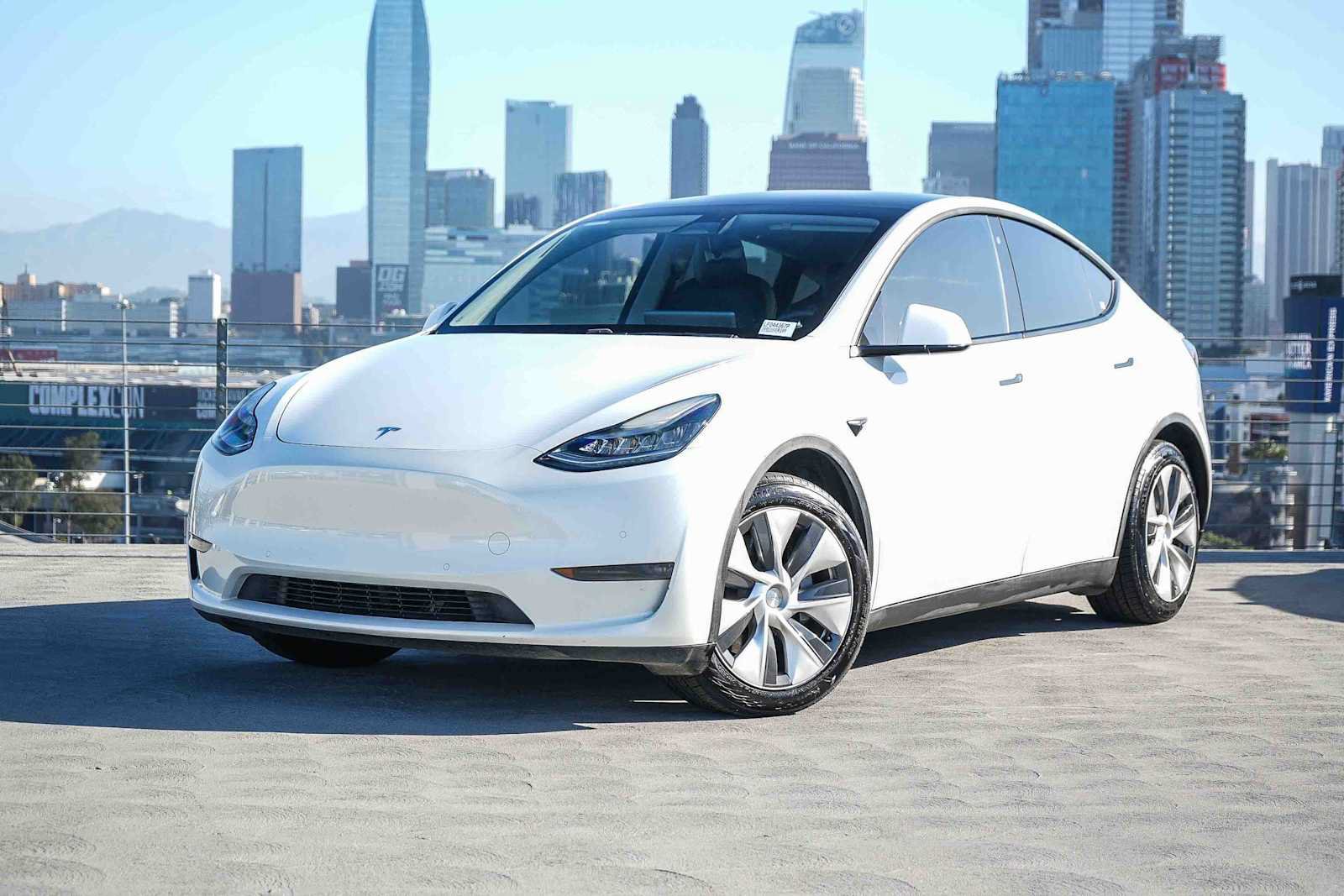 Used 2020 Tesla Model Y Long Range AWD/4WD image 1