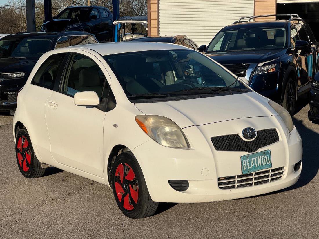 Used 2007 Toyota Yaris 2-Door Hatchback image 3
