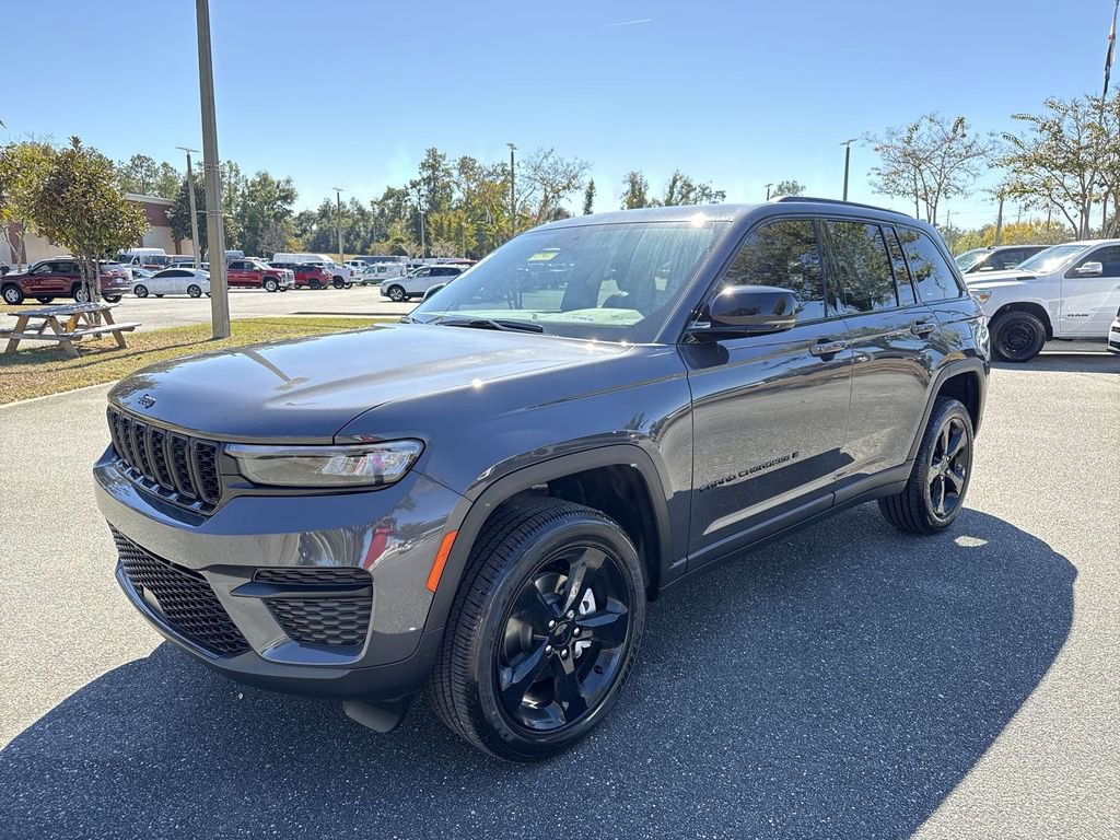 New 2025 Jeep Grand Cherokee Altitude image 7