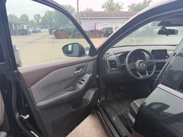 Used 2021 Nissan Rogue SV FWD image 6