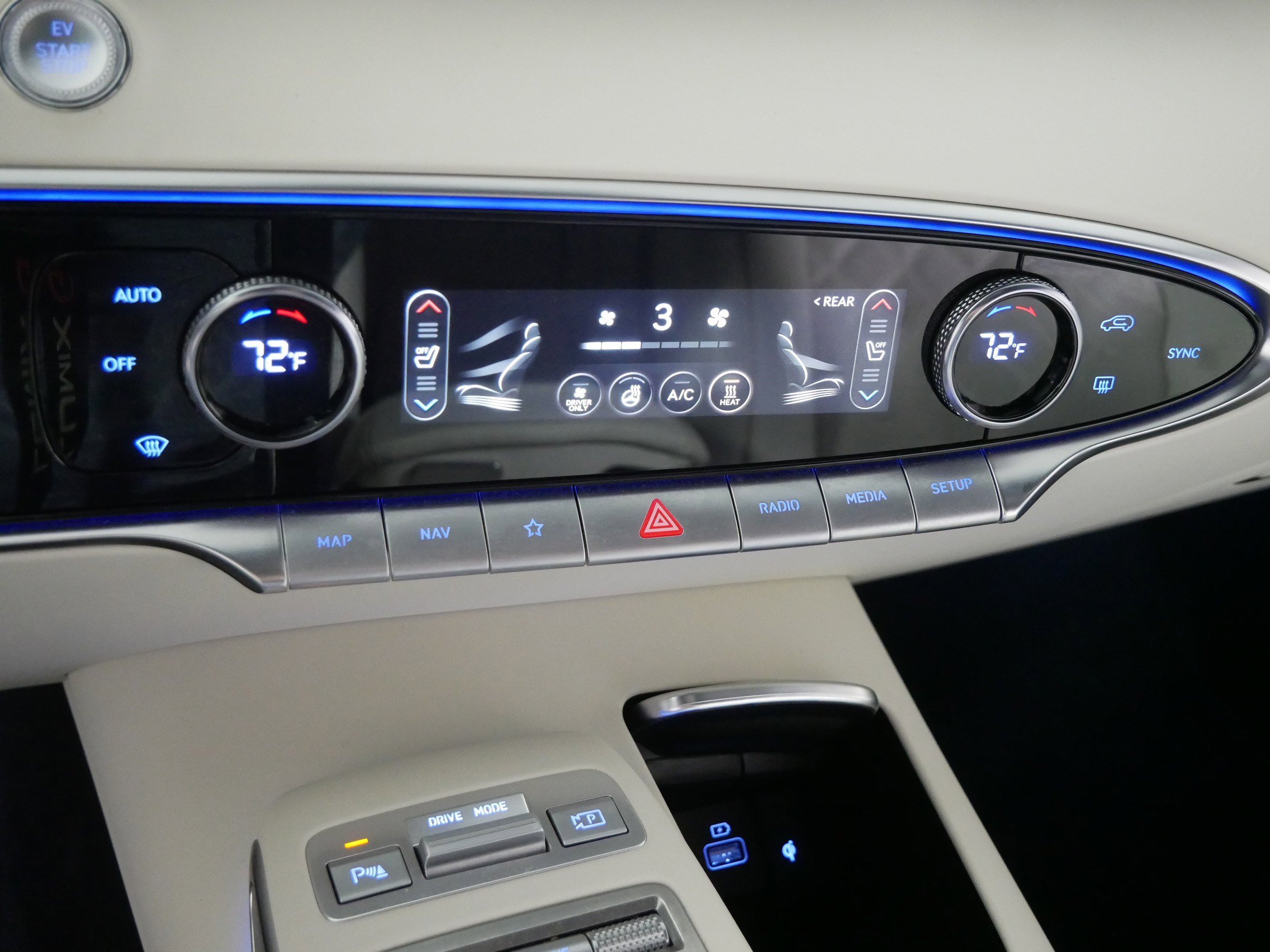 Certified 2025 Genesis Electrified GV70 Advanced w/ Prestige Package image 23