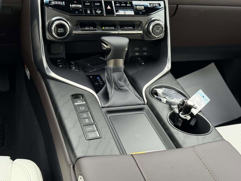 Used 2026 Lexus LX 600 4WD w/ Accessory Package (2T) image 19
