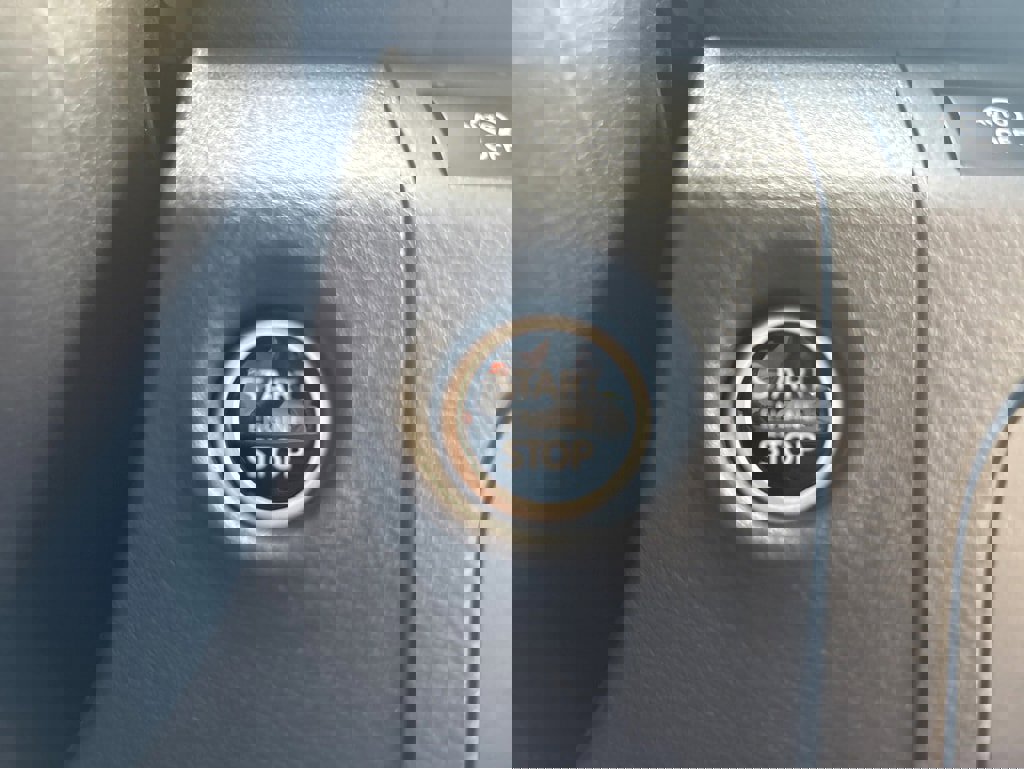 New 2025 Nissan Frontier PRO-4X w/ Black Accent Package image 5