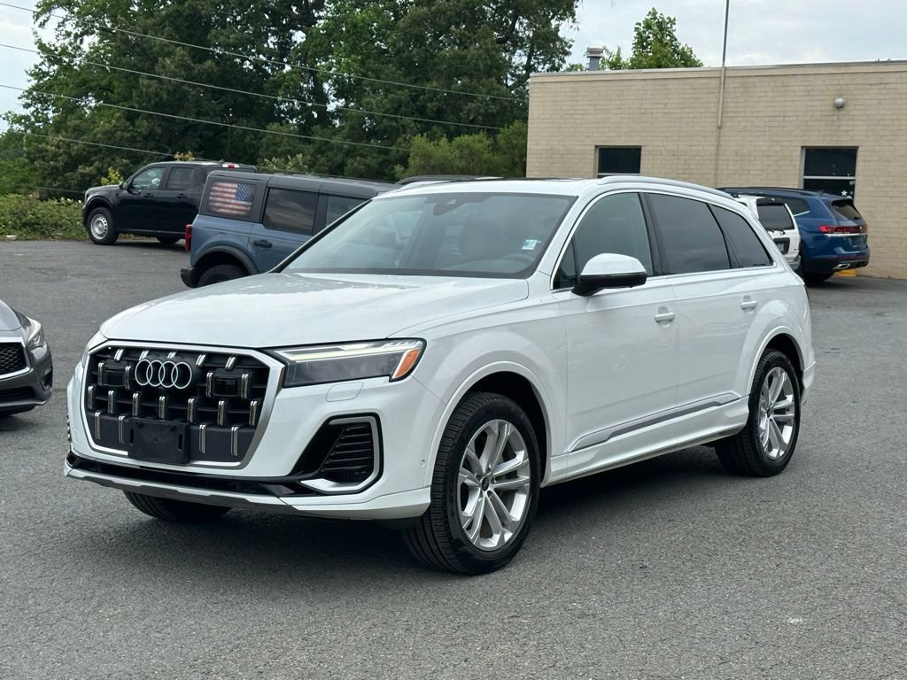 Used 2025 Audi Q7 3.0T Premium Plus AWD/4WD image 2