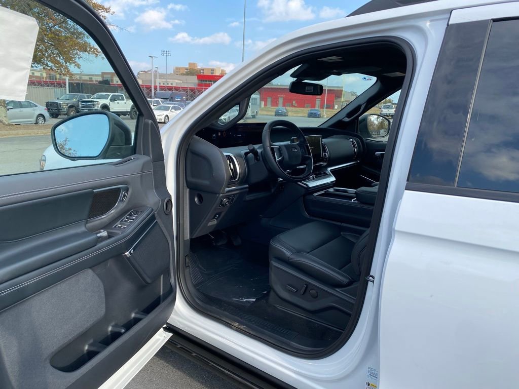 New 2025 Ford Expedition Platinum w/ Stealth Performance Package AWD/4WD image 10