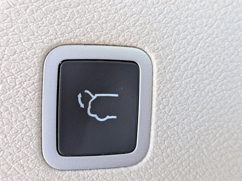 Used 2024 Chrysler Pacifica Touring-L image 13