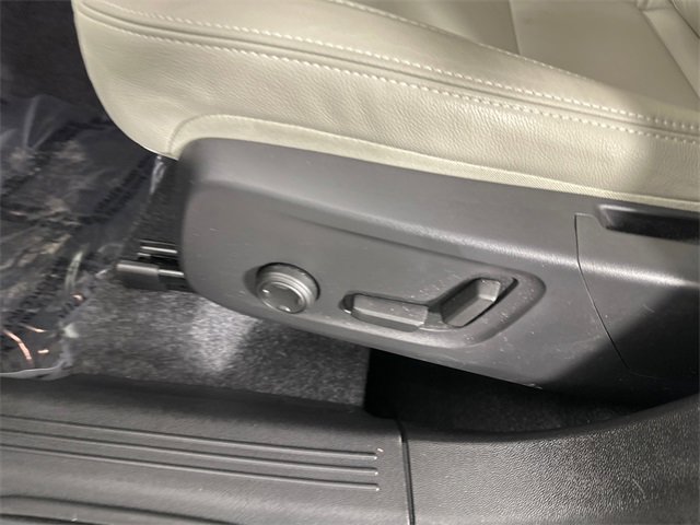 Used 2025 Volvo XC40 B5 Plus w/ Climate Package image 21