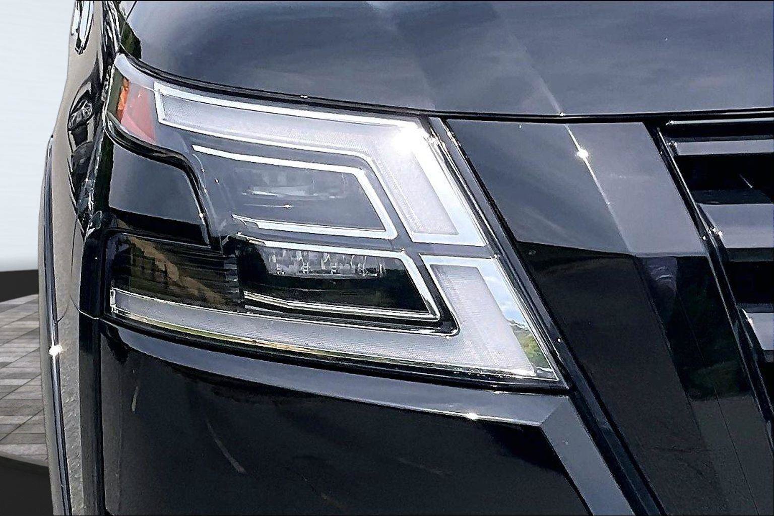 Certified 2023 Nissan Armada SL w/ Midnight Edition Package AWD/4WD image 30