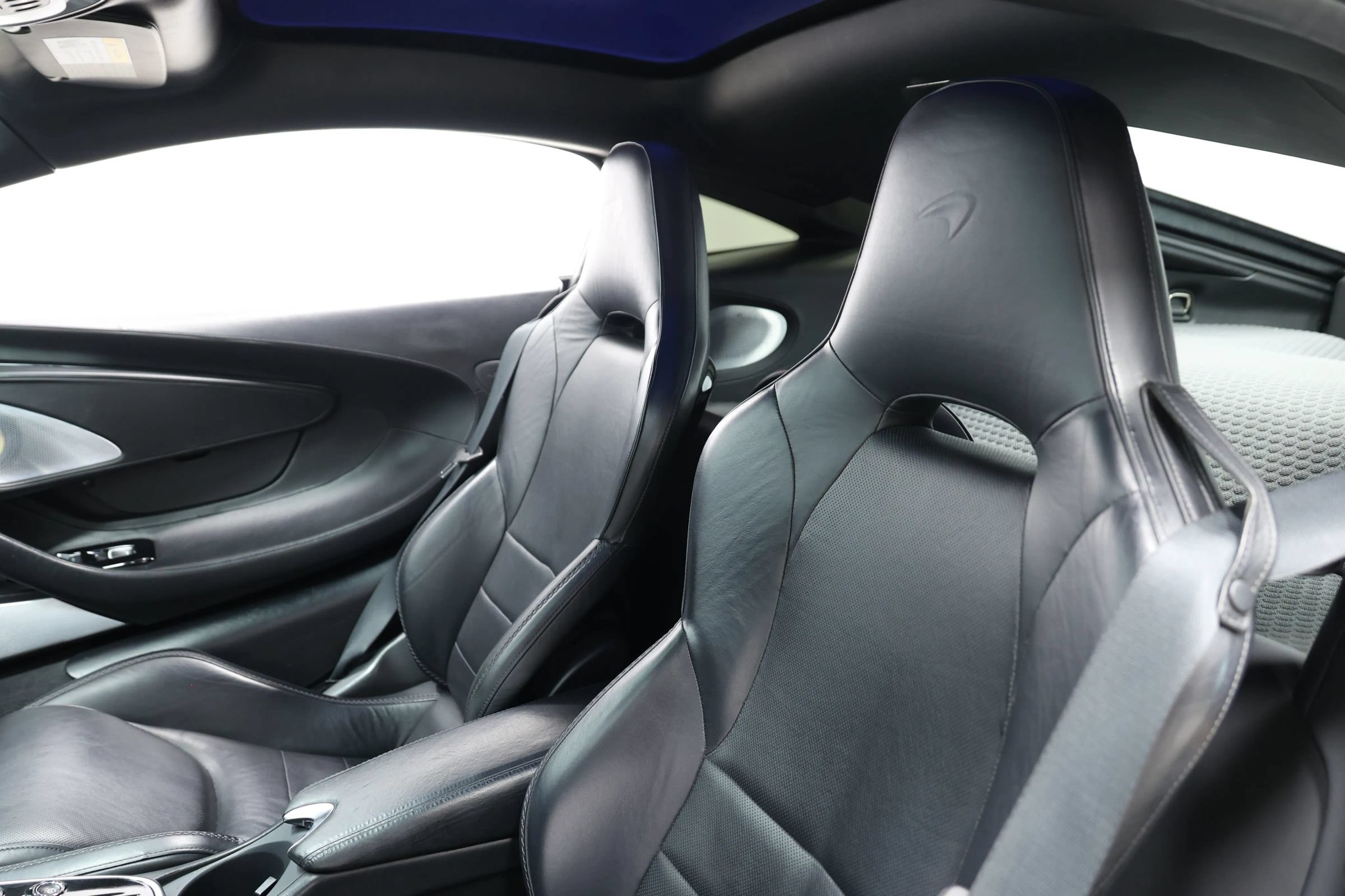 Used 2021 McLaren GT RWD image 22