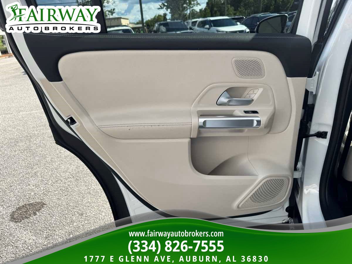 Used 2025 Mercedes-Benz GLB 250 w/ Exclusive Package image 28
