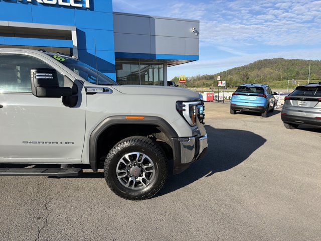 Used 2024 GMC Sierra 3500 Pro w/ Convenience Package AWD/4WD image 2