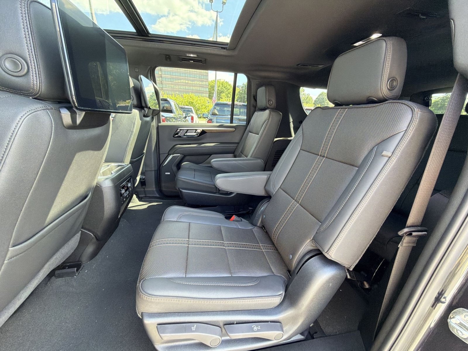 New 2026 Chevrolet Suburban High Country AWD/4WD image 25