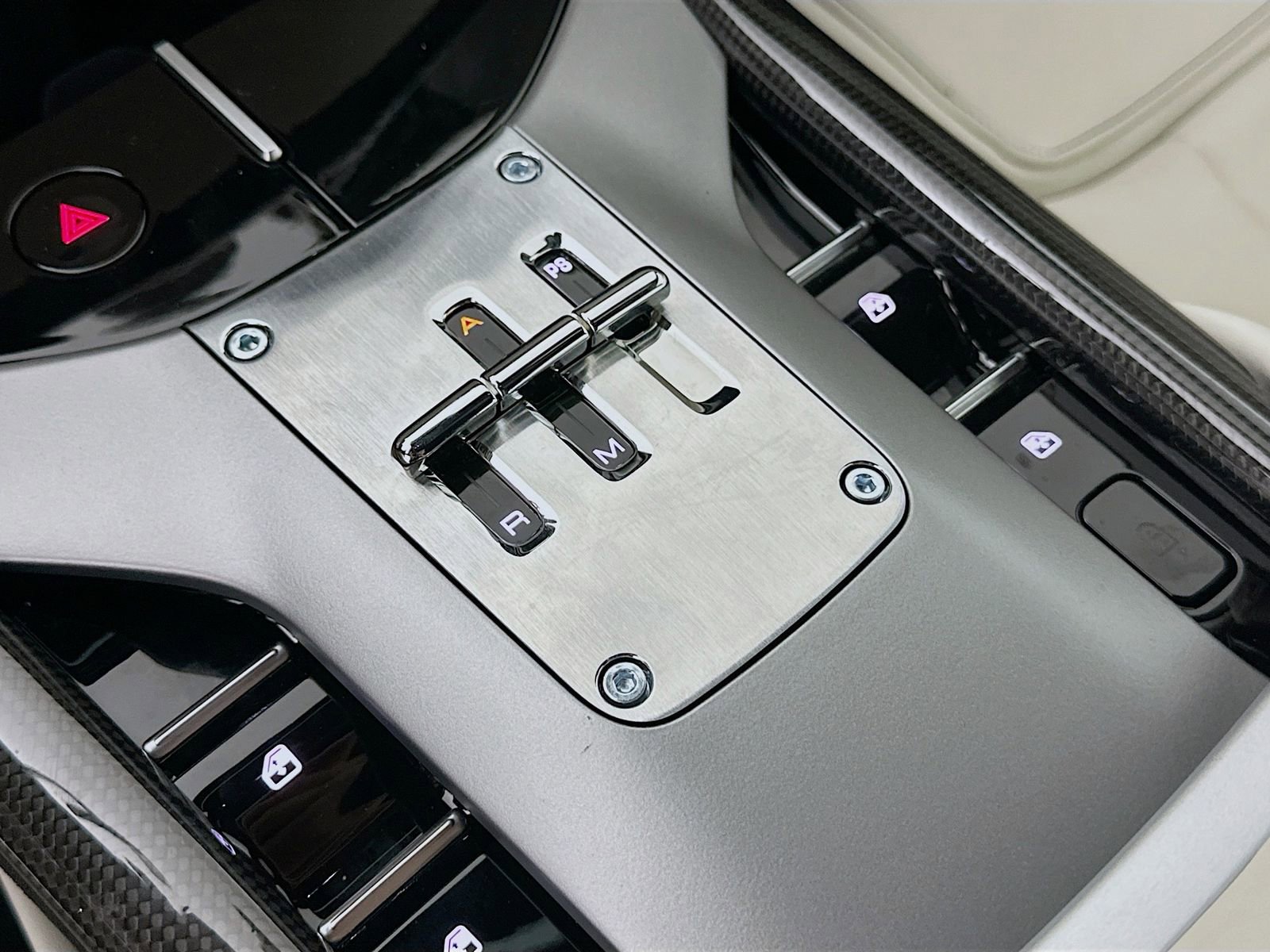 Used 2025 Ferrari Purosangue AWD/4WD image 21