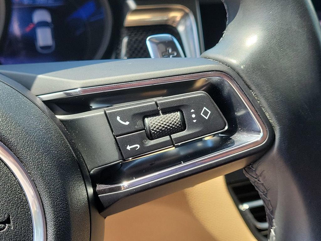 Certified 2022 Porsche Macan image 39