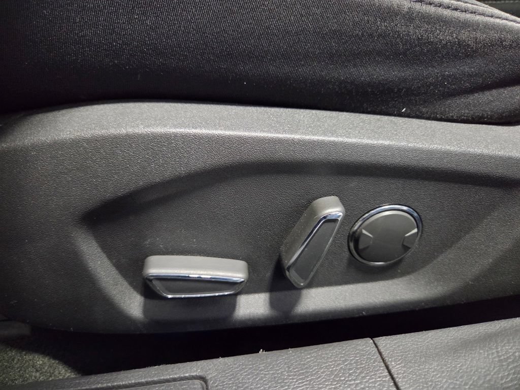 Used 2015 Ford Fusion SE FWD image 23
