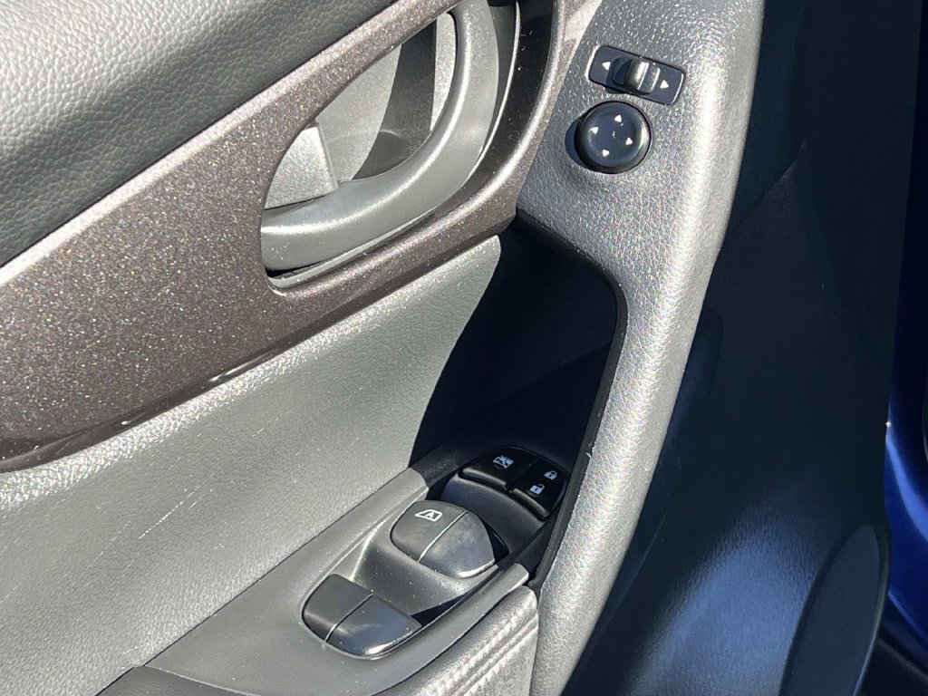 Used 2019 Nissan Rogue S FWD image 18