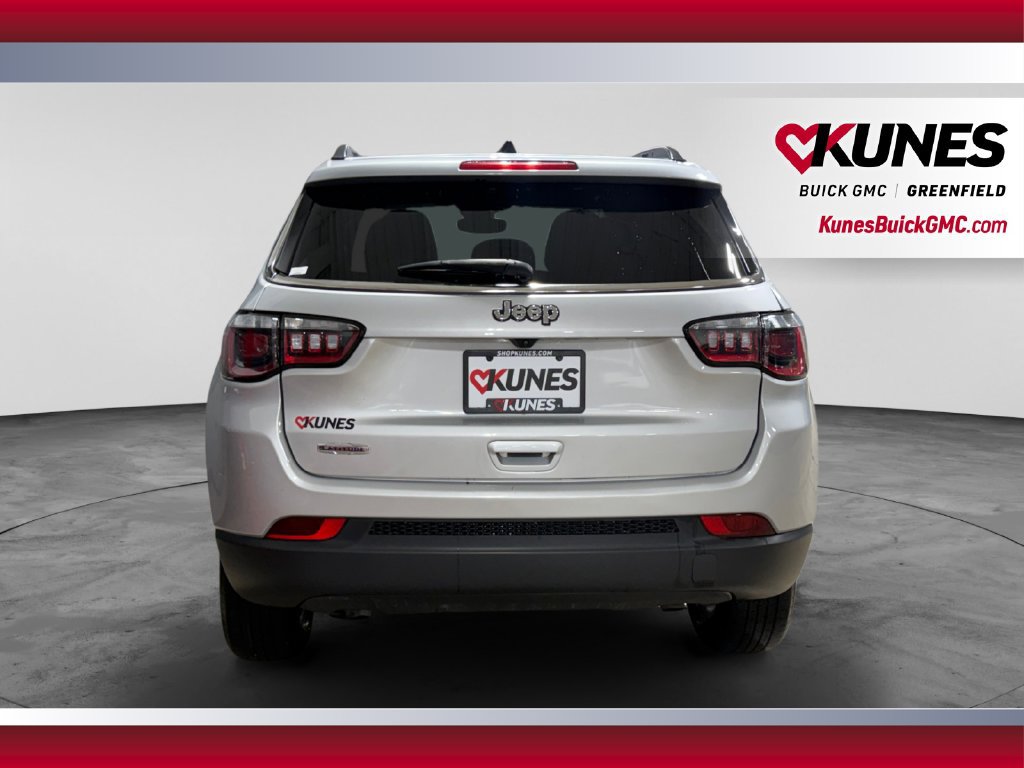Used 2024 Jeep Compass Latitude AWD/4WD image 9