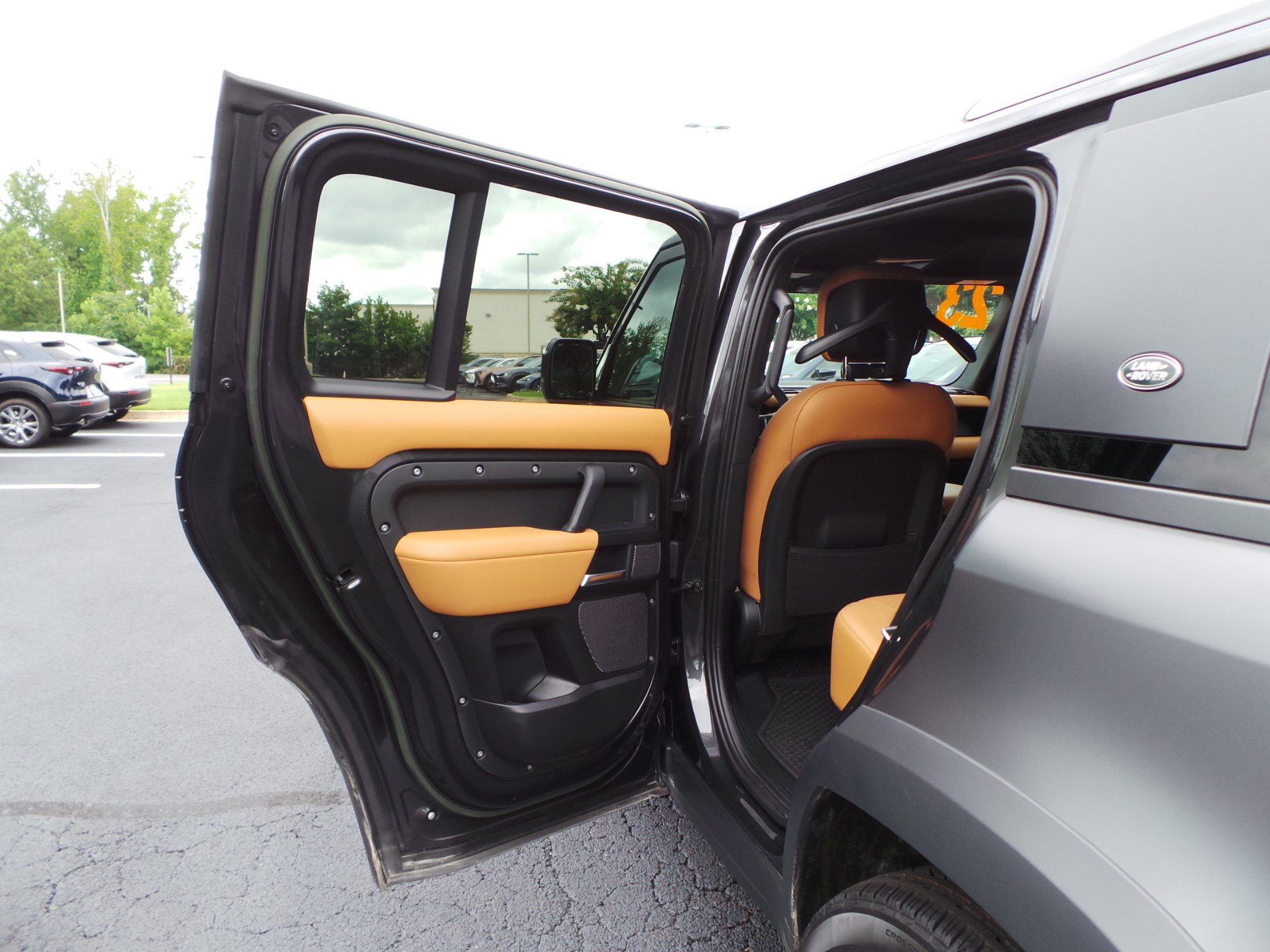 Used 2023 Land Rover Defender 110 V8 AWD/4WD image 40