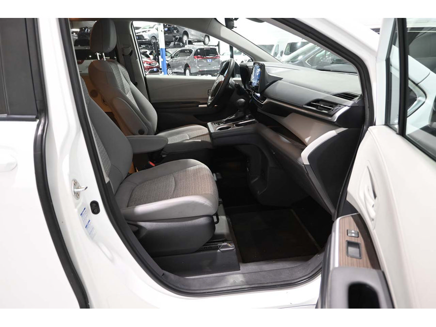 Used 2022 Toyota Sienna LE AWD/4WD image 15