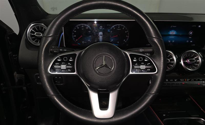 Used 2020 Mercedes-Benz GLB 250 4MATIC w/ Premium Package image 6