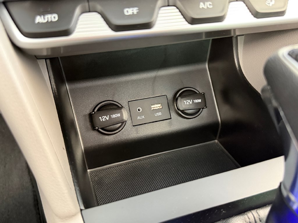 Used 2020 Hyundai Elantra SE FWD image 28
