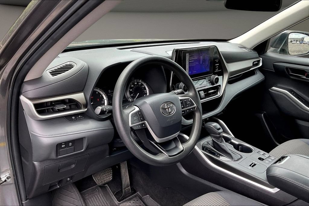 Used 2023 Toyota Highlander L FWD image 19