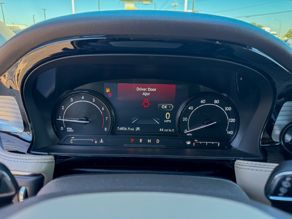 Used 2021 Lincoln Corsair FWD w/ Premium Package image 16