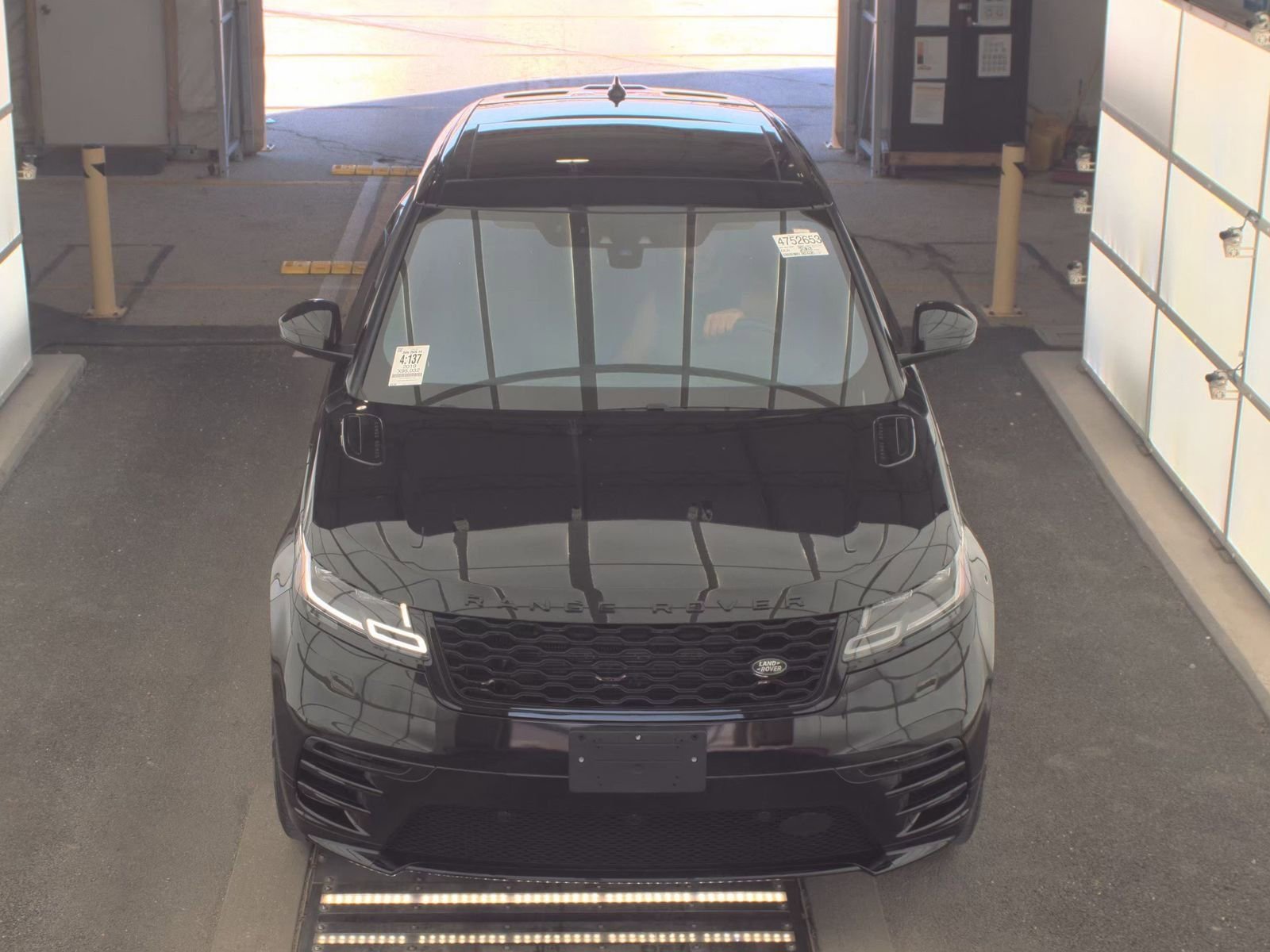 Used 2019 Land Rover Range Rover Velar R-Dynamic SE AWD/4WD image 2