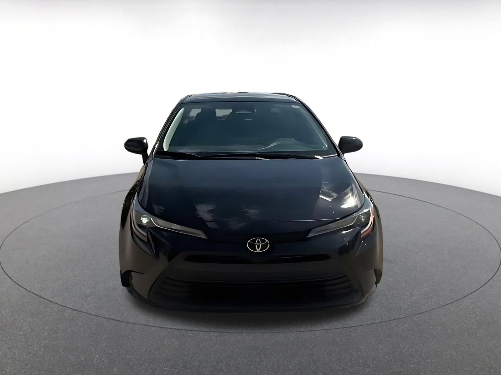 Used 2025 Toyota Corolla LE FWD image 4