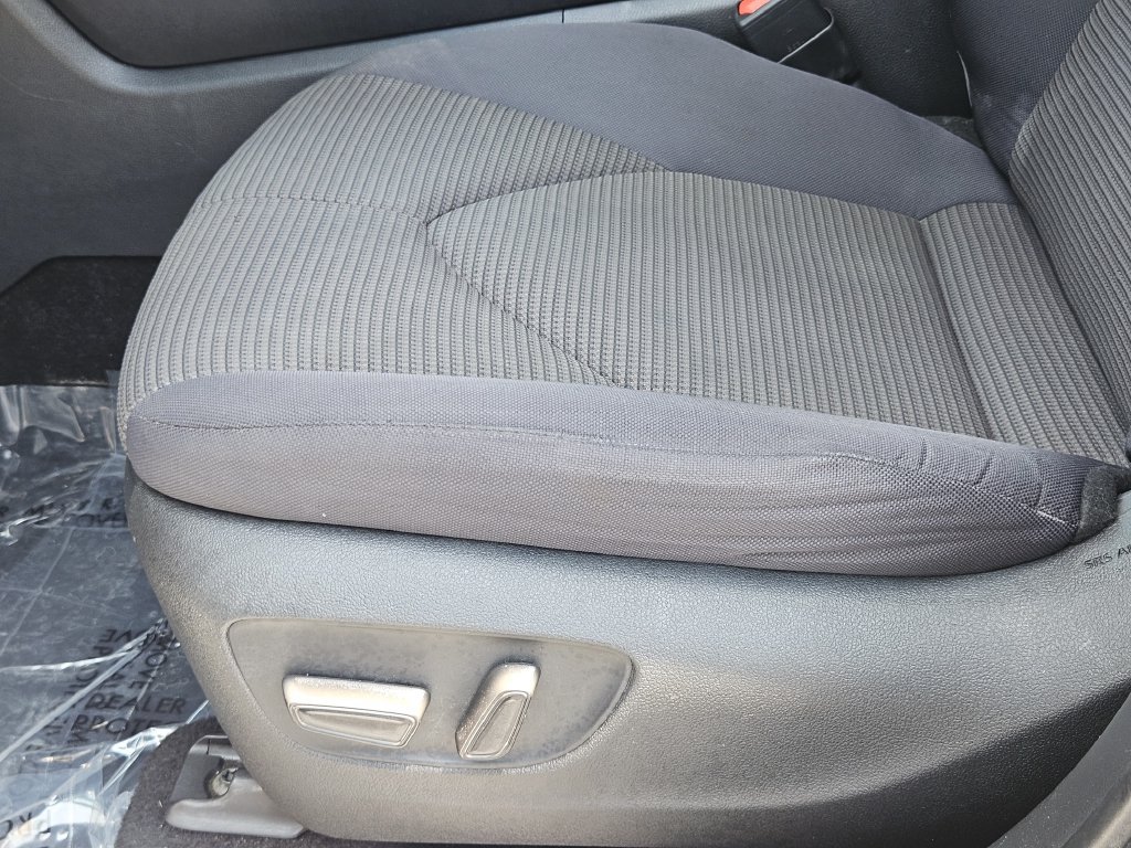 Used 2023 Toyota Highlander LE FWD image 25