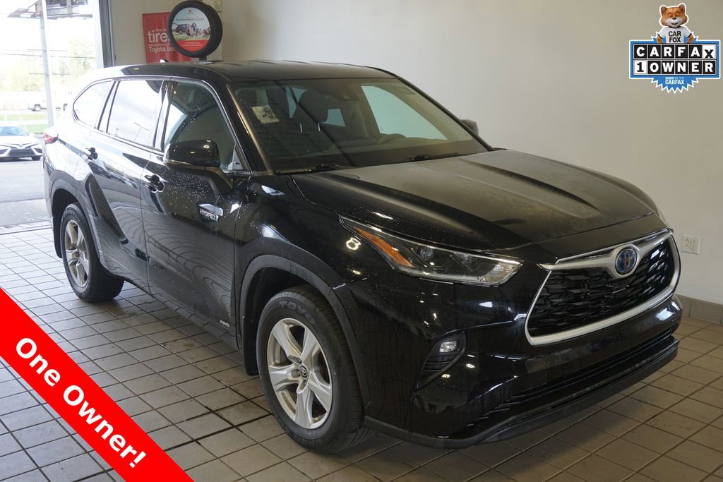 Used 2021 Toyota Highlander LE AWD/4WD image 1