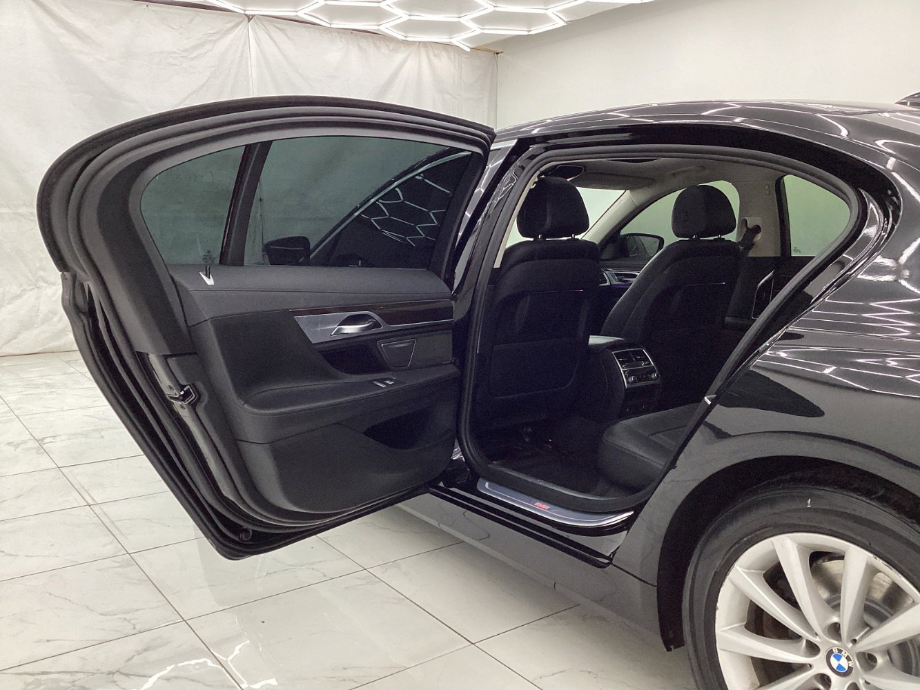 Used 2019 BMW 740i xDrive image 22