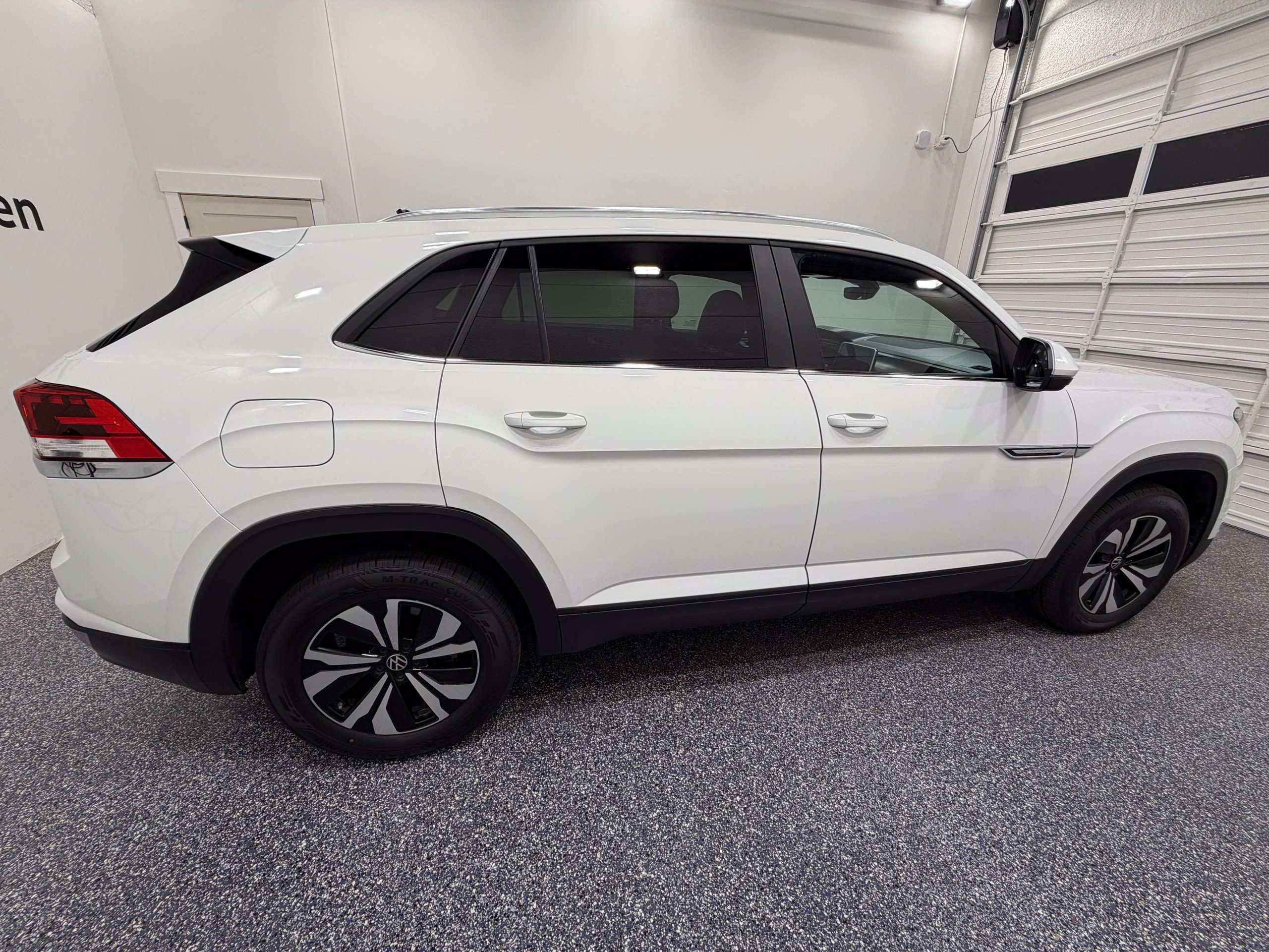 Certified 2024 Volkswagen Atlas Cross Sport SE FWD image 7