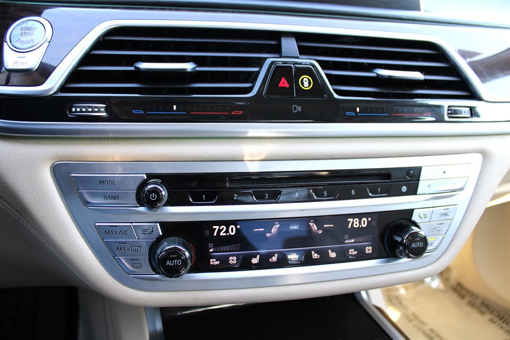 Used 2017 BMW 750i RWD image 35