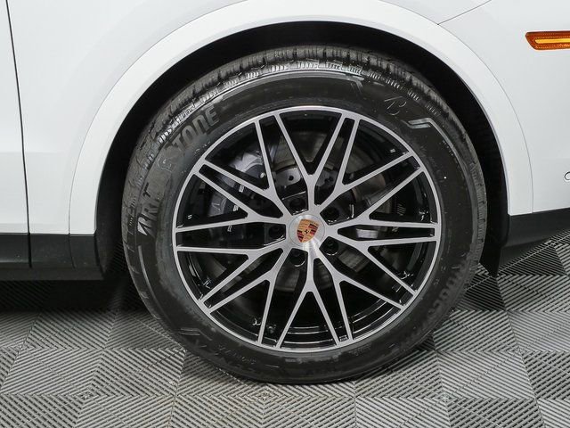 New 2026 Porsche Cayenne AWD image 39