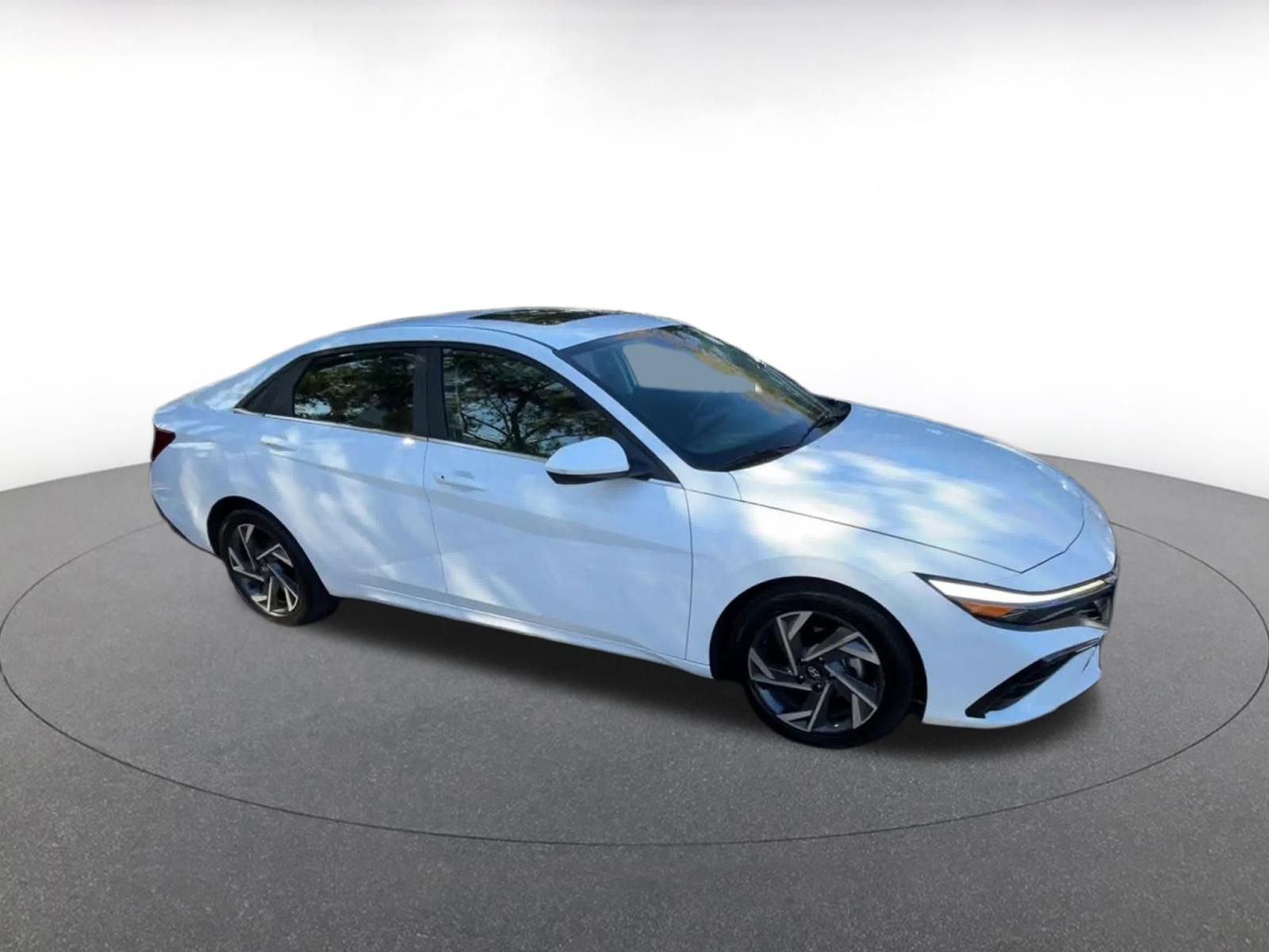 Used 2025 Hyundai Elantra SEL FWD image 2