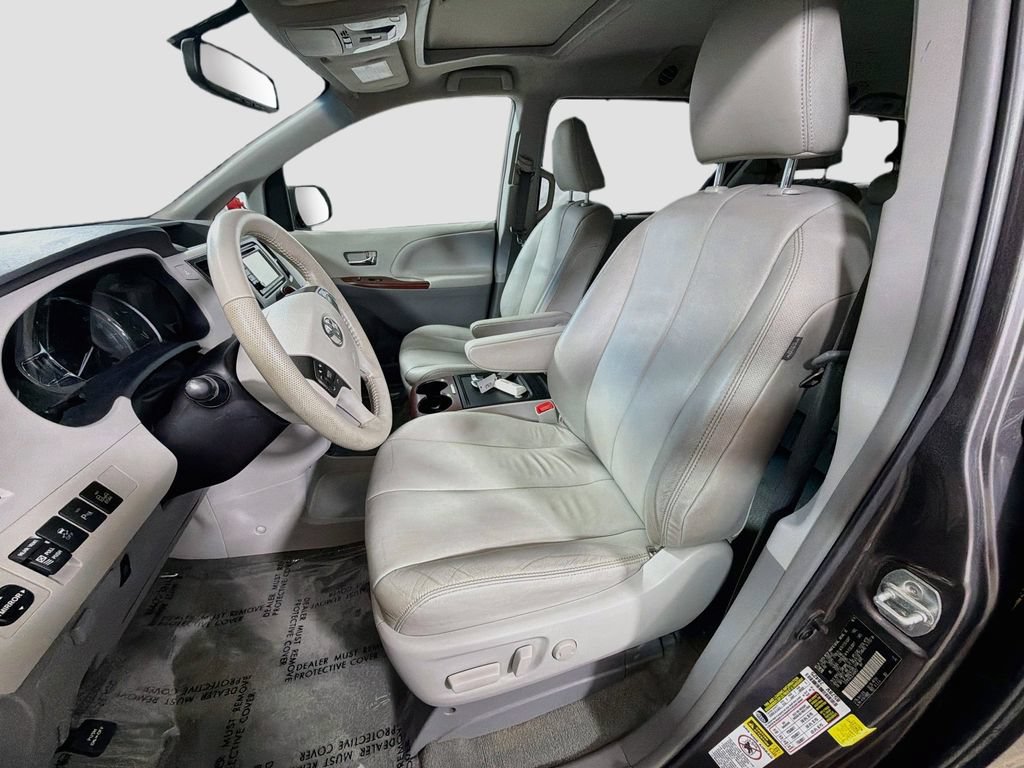 Used 2014 Toyota Sienna XLE FWD image 22